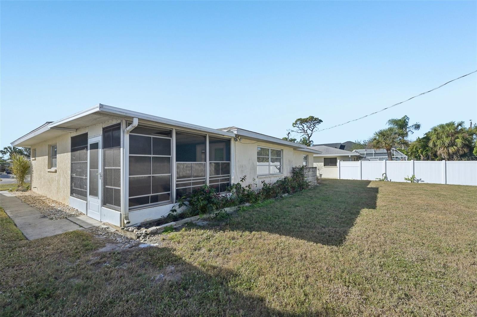 TROPICAL SHORES - Residential