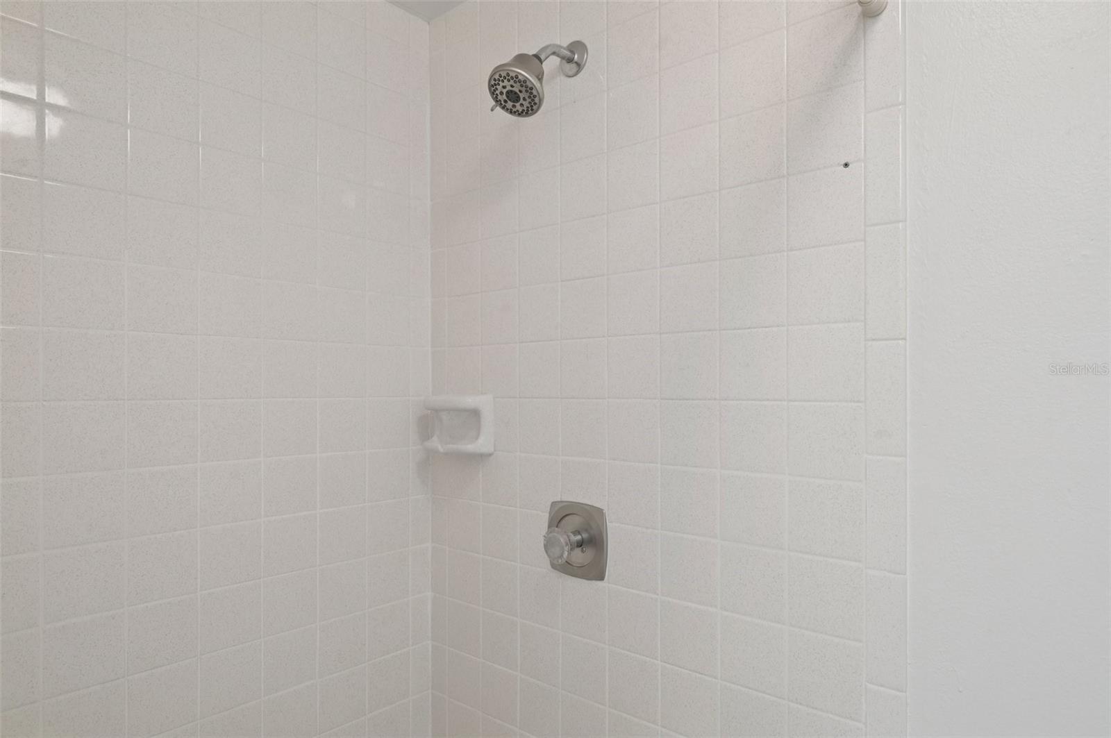 TROPICAL SHORES - Residential