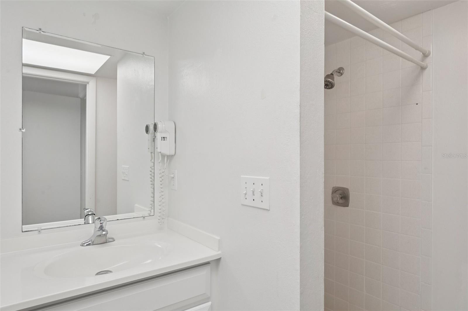 TROPICAL SHORES - Residential