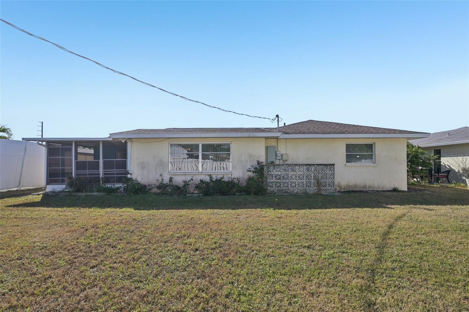 TROPICAL SHORES - Residential