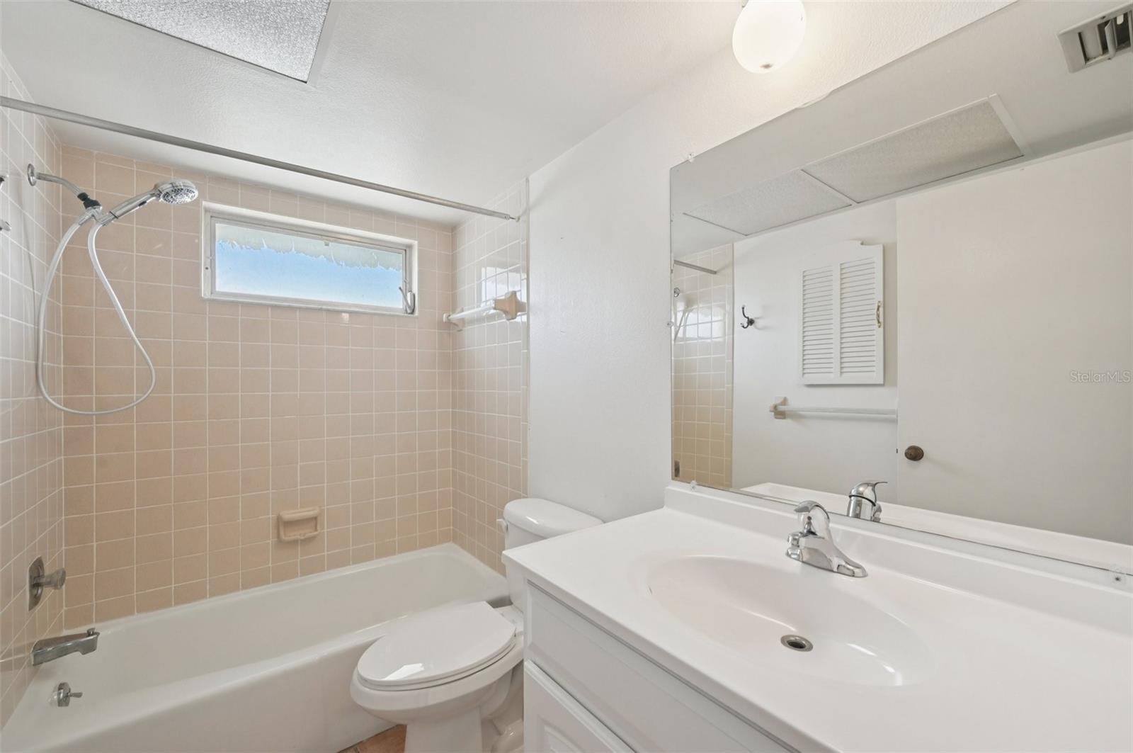 TROPICAL SHORES - Residential