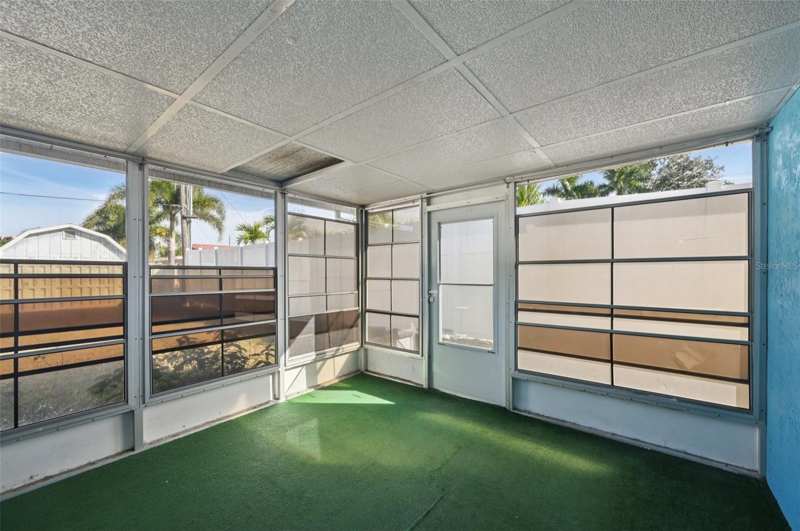 TROPICAL SHORES - Residential