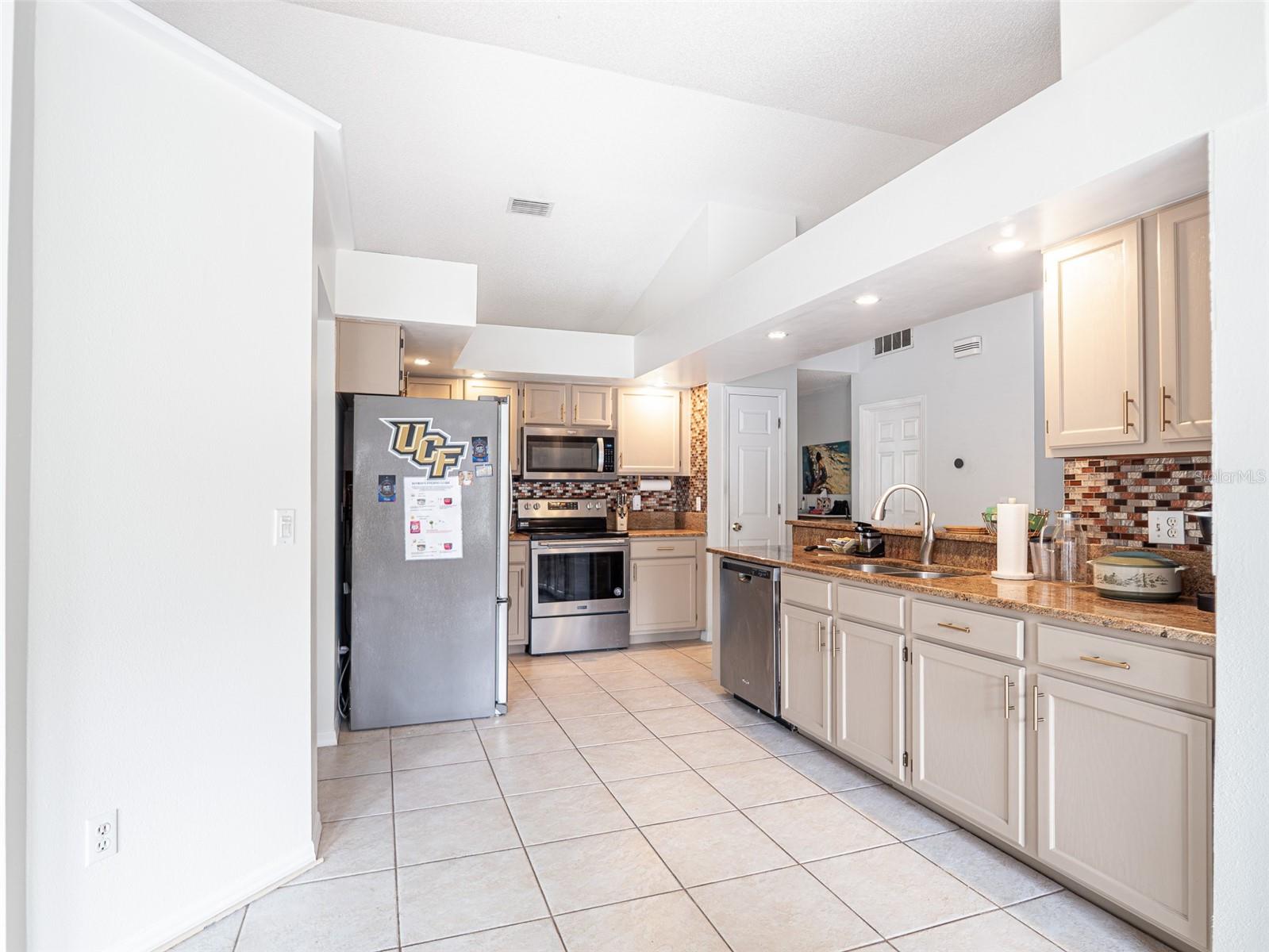 COUNTRY CREEK WOODLAND TERRACE - Residential