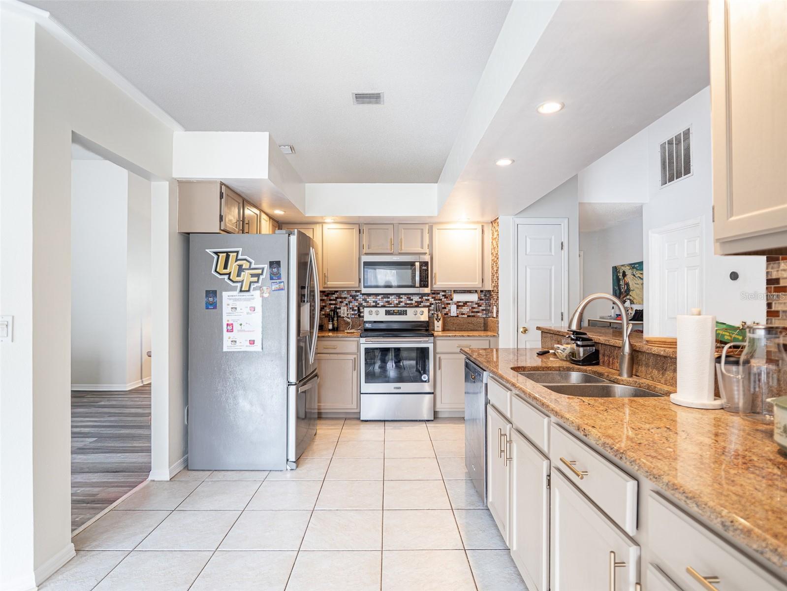 COUNTRY CREEK WOODLAND TERRACE - Residential