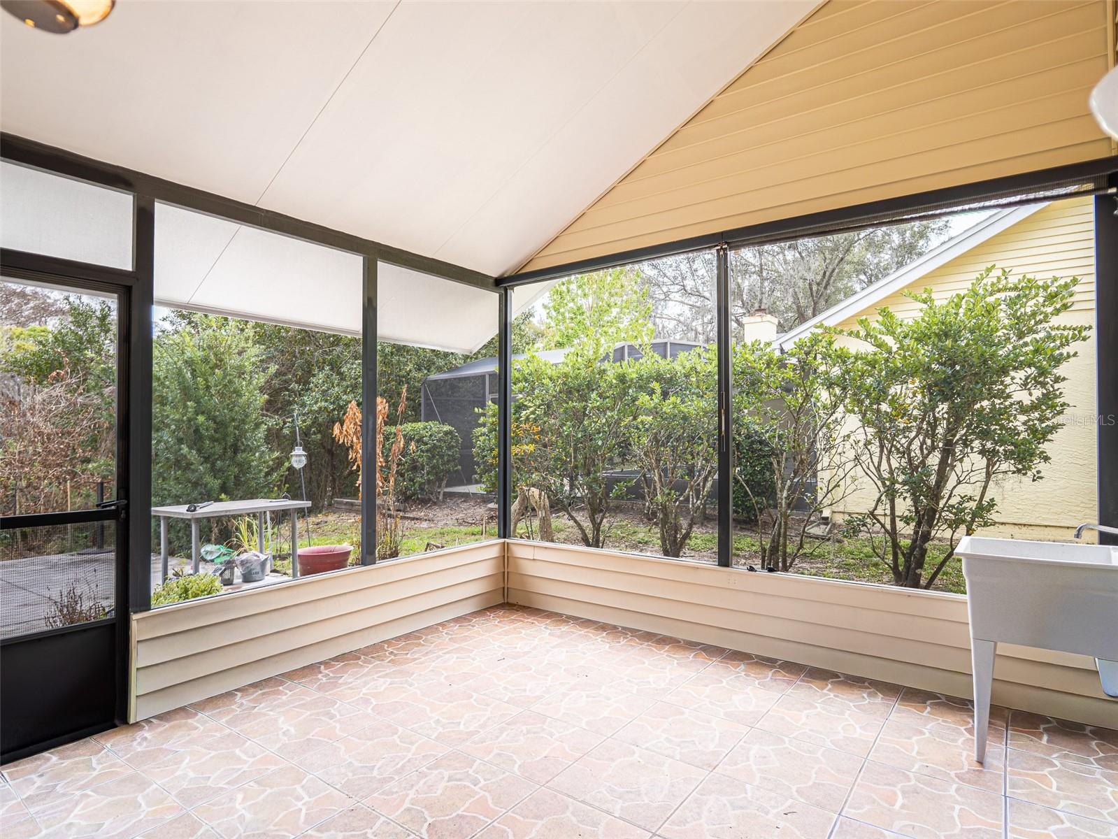 COUNTRY CREEK WOODLAND TERRACE - Residential