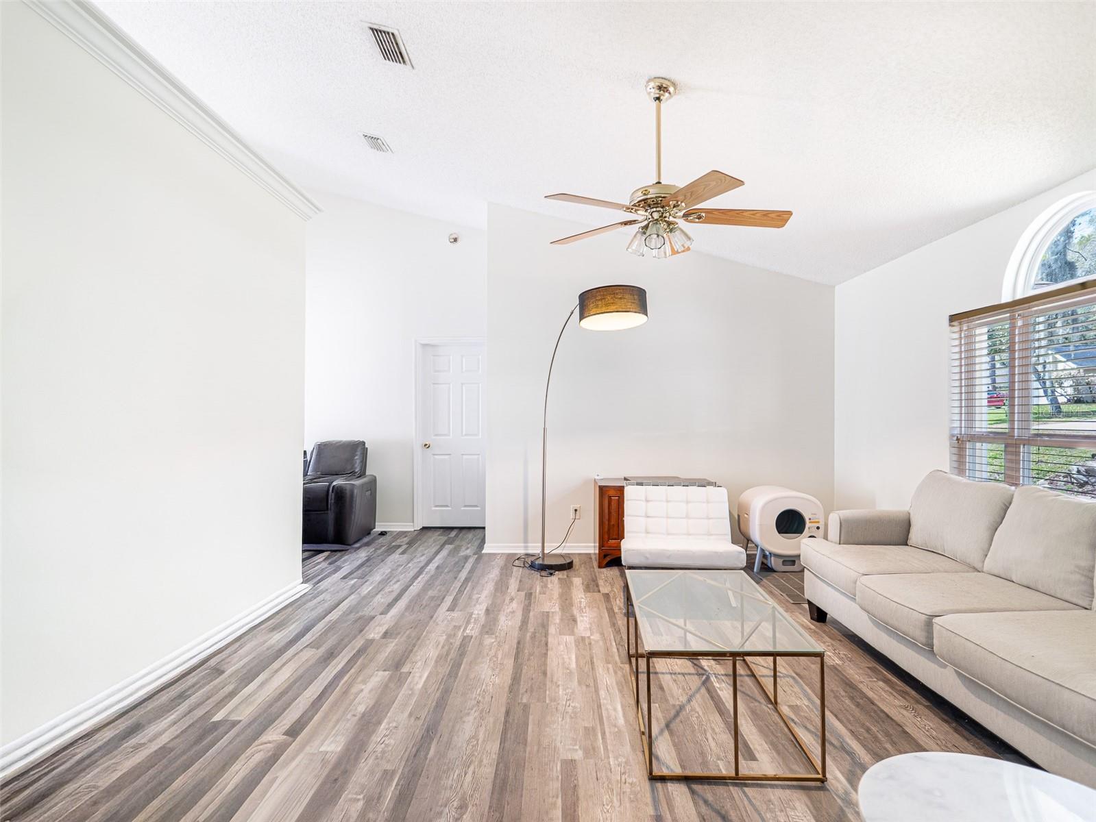 COUNTRY CREEK WOODLAND TERRACE - Residential