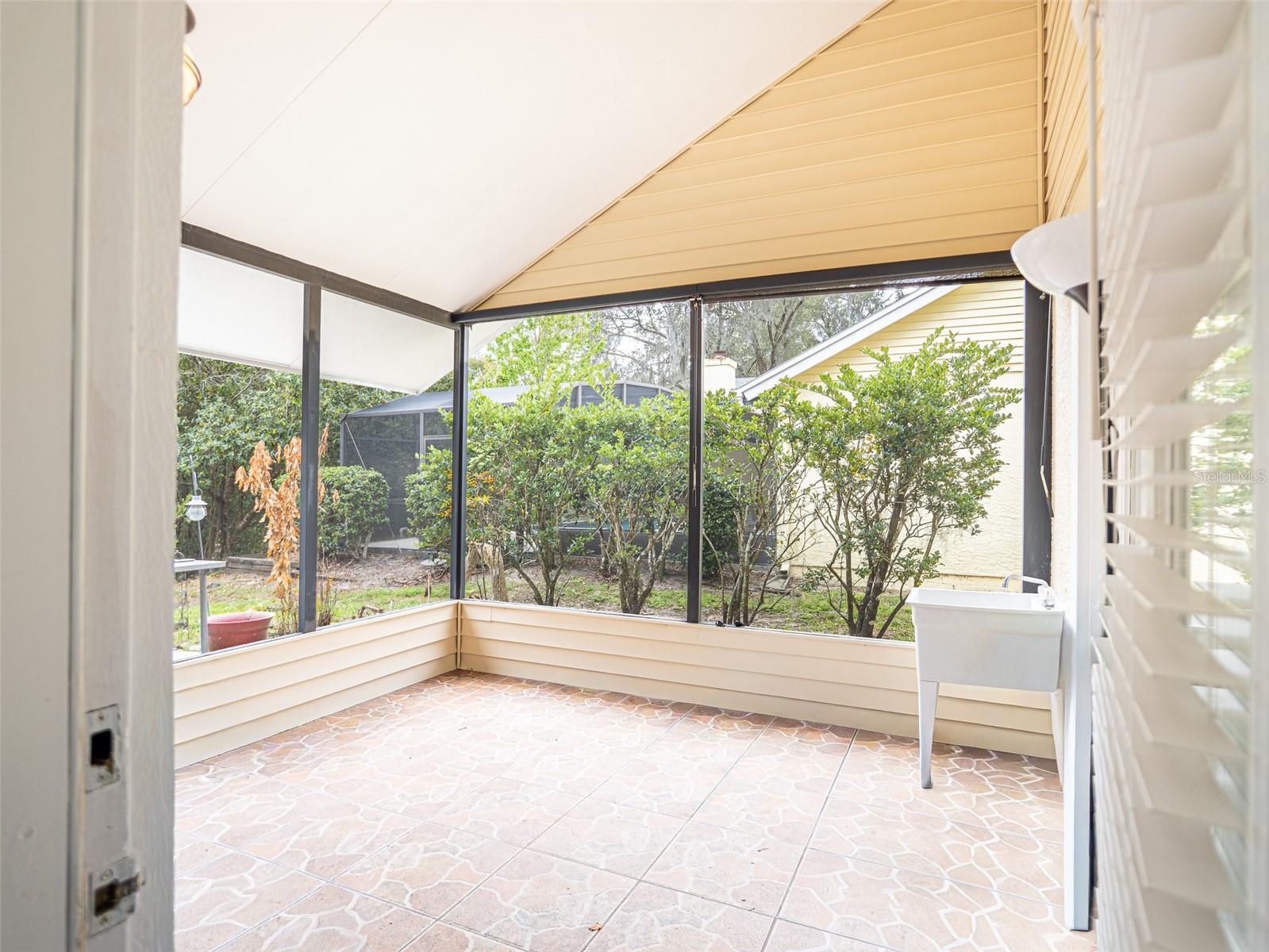 COUNTRY CREEK WOODLAND TERRACE - Residential