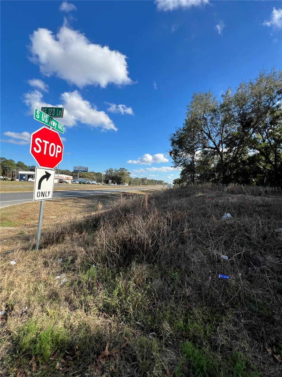 BELLEVIEWS SUNNY SKIES - Land