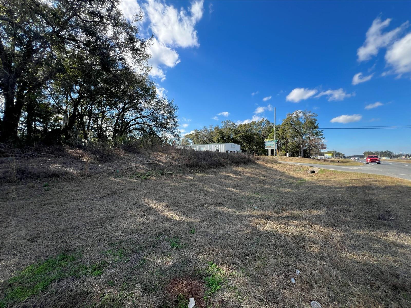 BELLEVIEWS SUNNY SKIES - Land