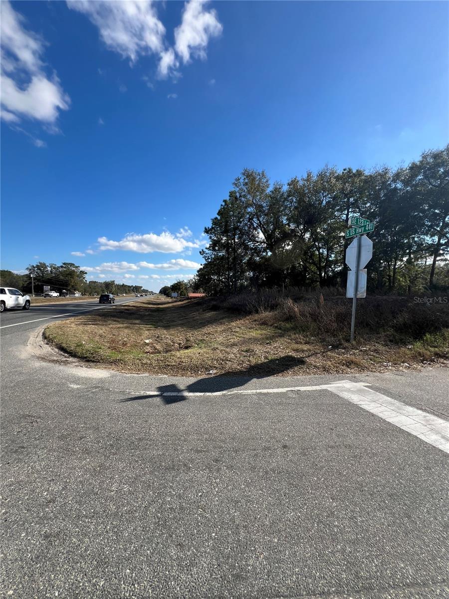 BELLEVIEWS SUNNY SKIES - Land