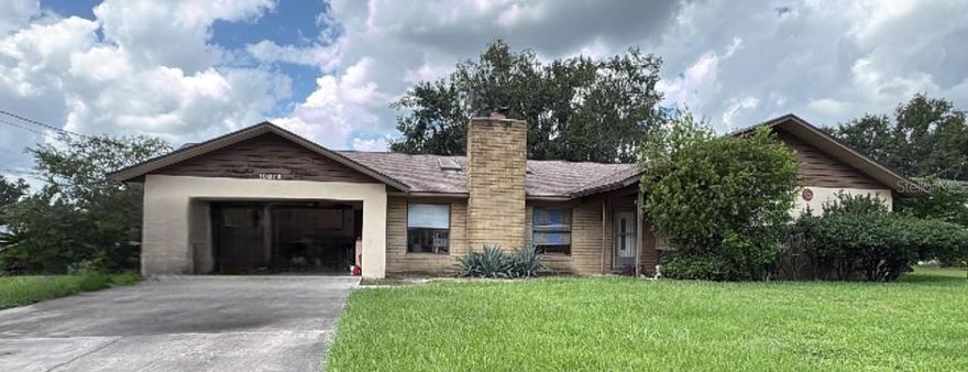 Welcome to a beautiful 3 bedroom,2 bath, 2-car garage in the quiet neighborhood of Hawks Point in Belleview, Florida . CORNER LOT, with extra storage until, large backyard with screen in lanai.
Home needs just a little TLC.