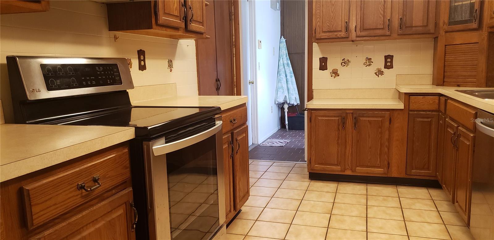 TANGELO PARK FIRST ADD - Residential Lease