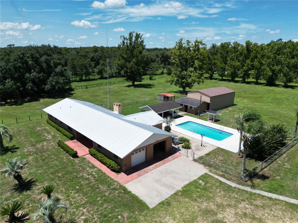 Photo of 12776 SE 87th Terrace, Belleview, FL 34420 (MLS # O6424814)
