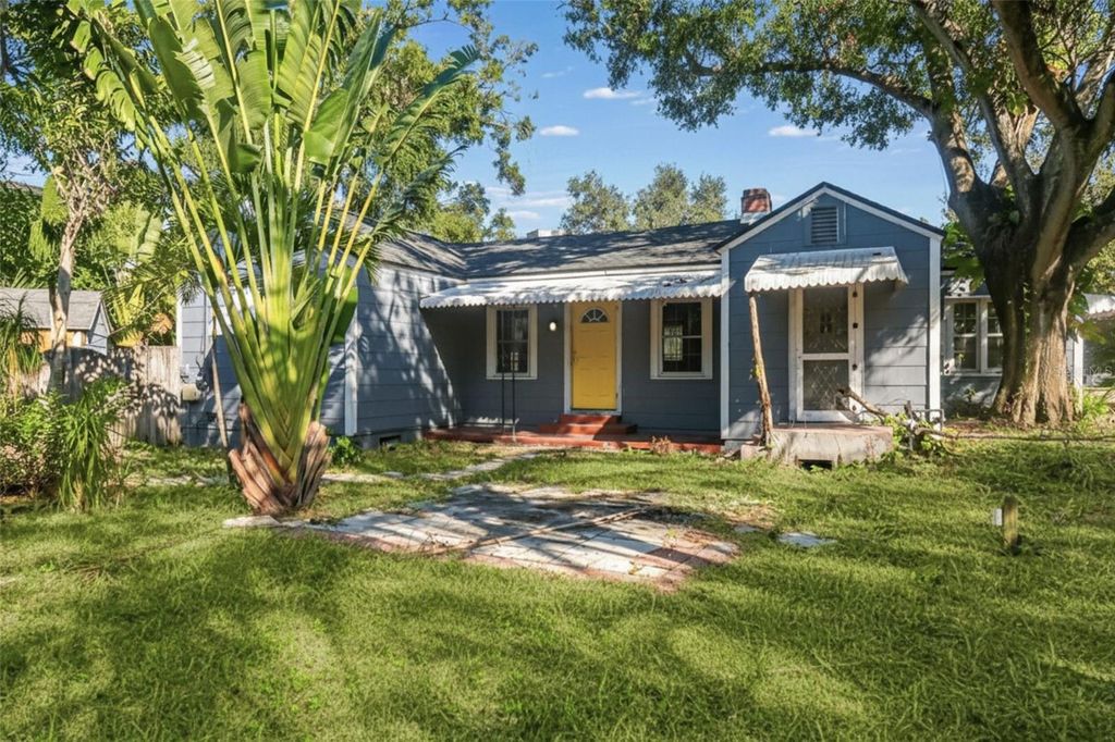 Photo of 215 S Beverly Avenue, Tampa, FL 33609 (MLS # TB8450171)