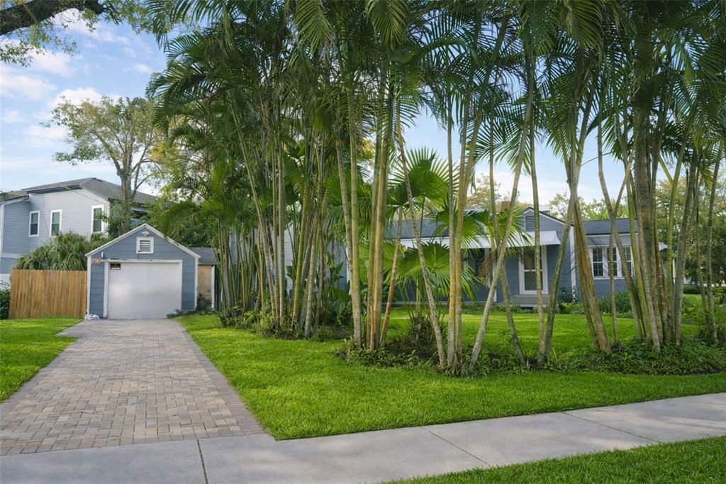 Photo of 215 S Beverly Avenue, Tampa, FL 33609 (MLS # TB8450171)