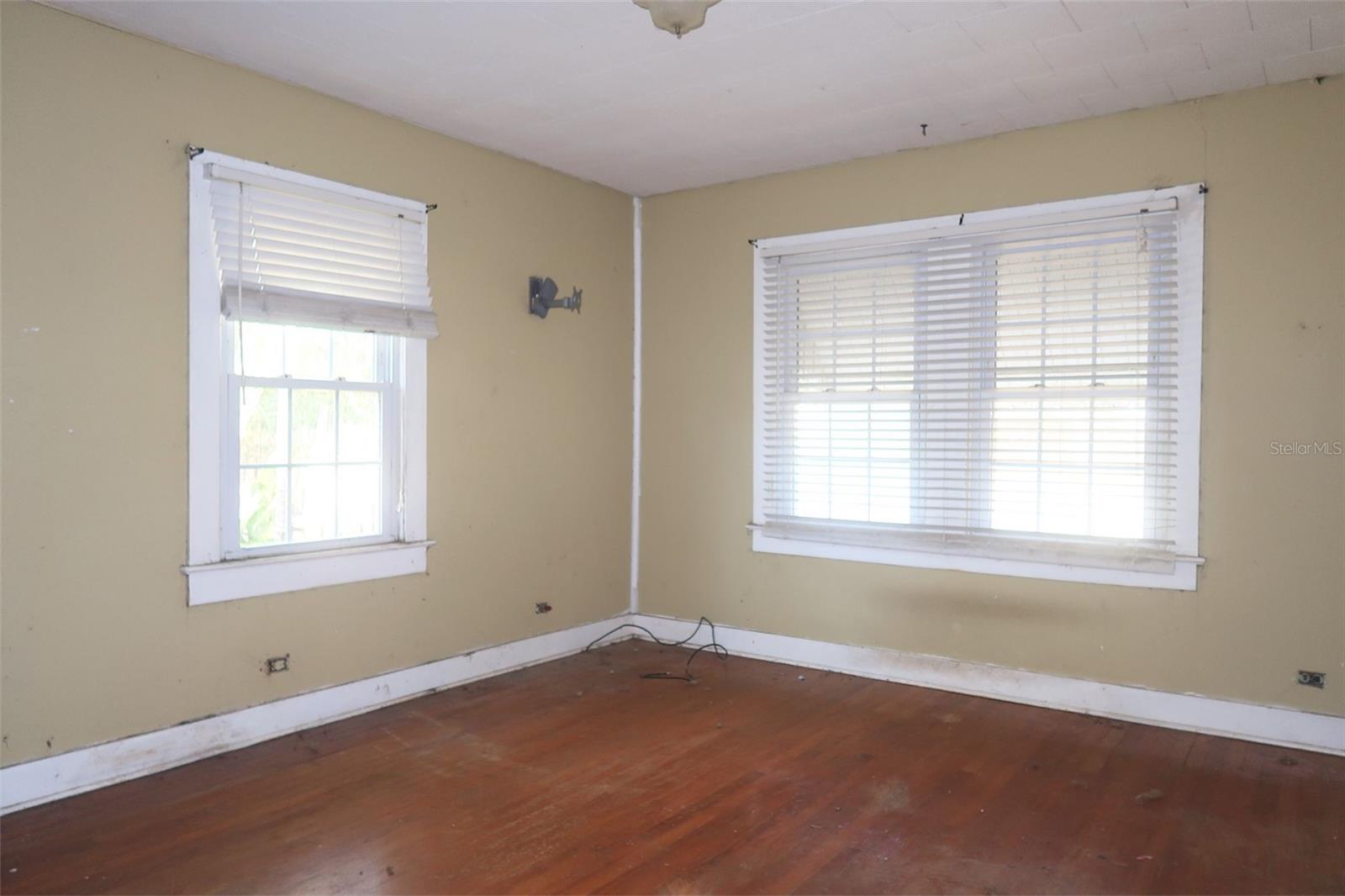 GRAY GABLES - Residential