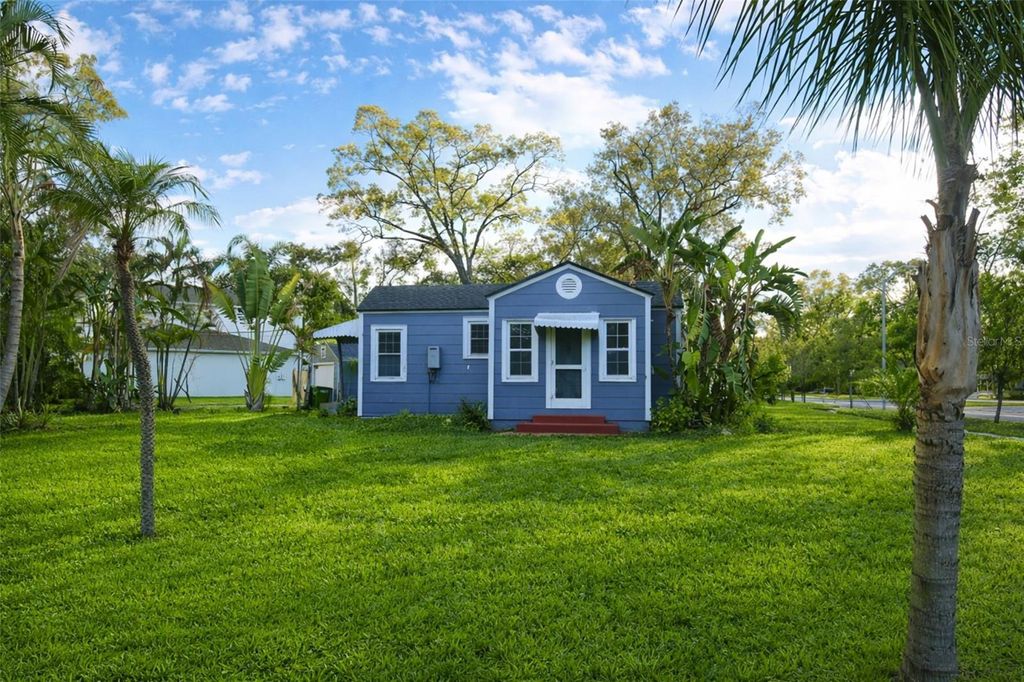 Photo of 215 S Beverly Avenue, Tampa, FL 33609 (MLS # TB8450171)