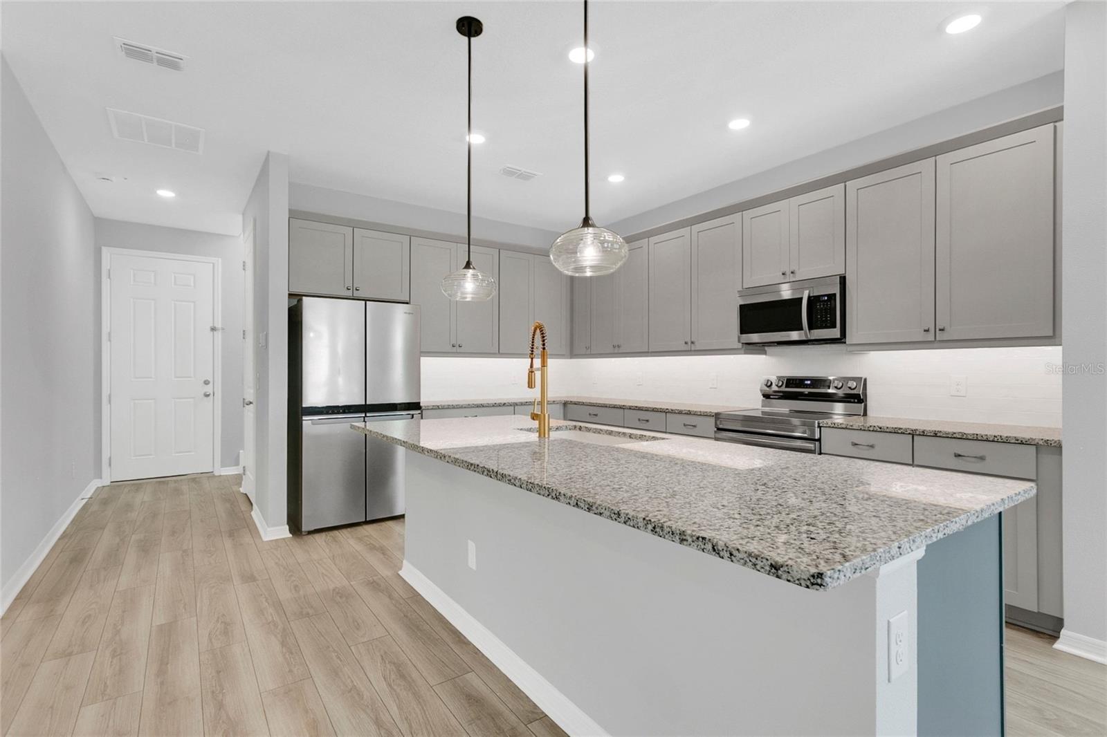 NORTHLAKE/OVATION PH 1 - Residential Lease