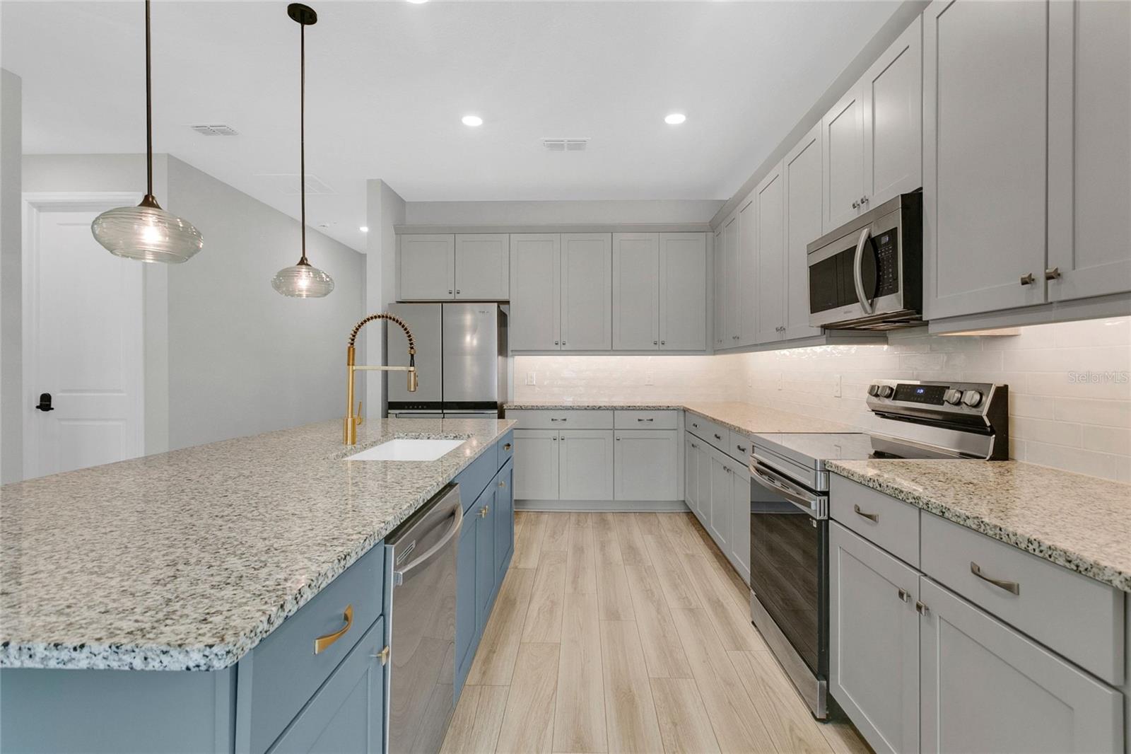 NORTHLAKE/OVATION PH 1 - Residential Lease