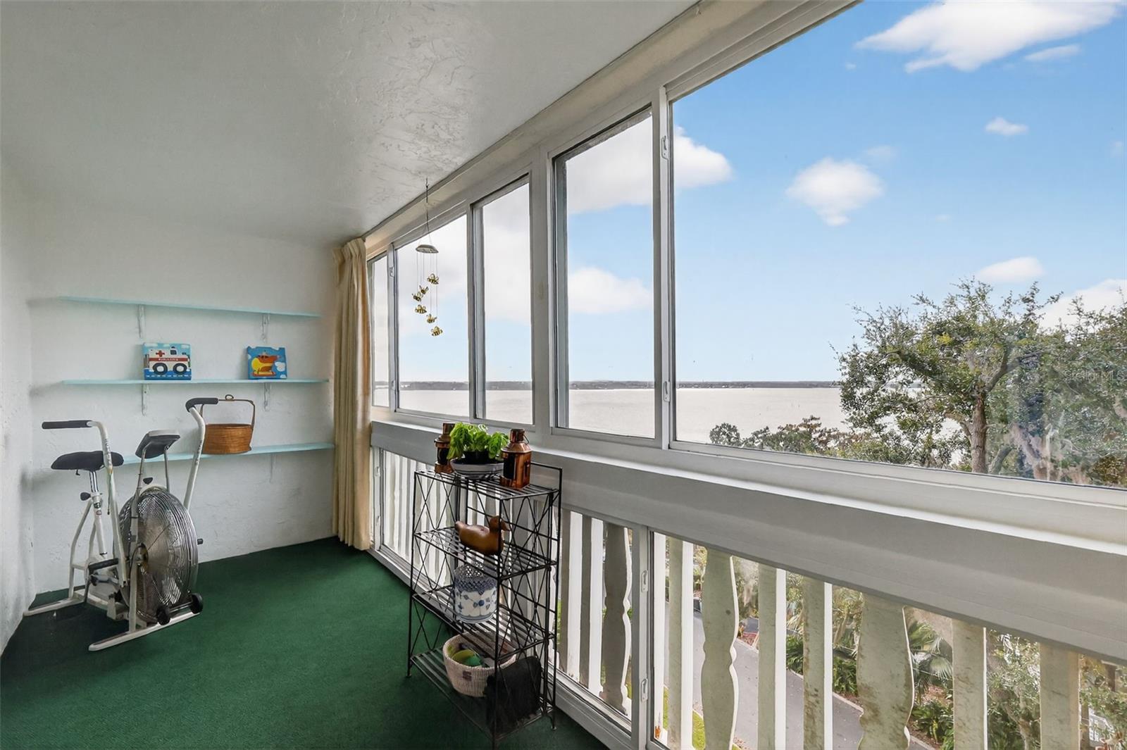 MOUNT DORA VILLA DORA CONDO UNIT 01 - Residential