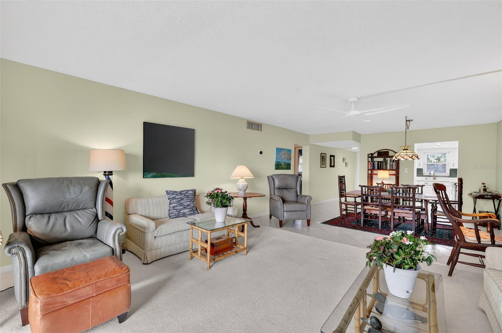 MOUNT DORA VILLA DORA CONDO UNIT 01 - Residential