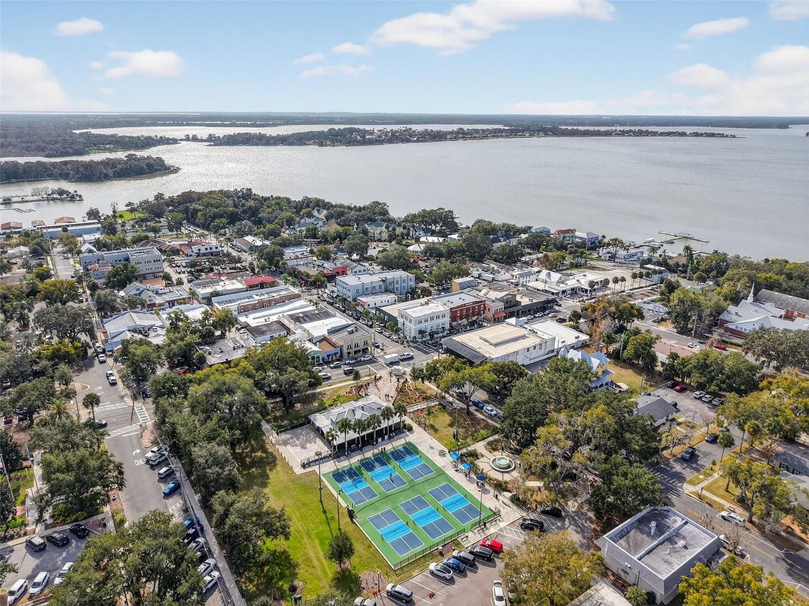 MOUNT DORA VILLA DORA CONDO UNIT 01 - Residential