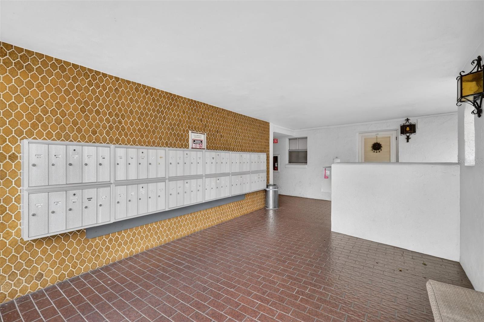 MOUNT DORA VILLA DORA CONDO UNIT 01 - Residential