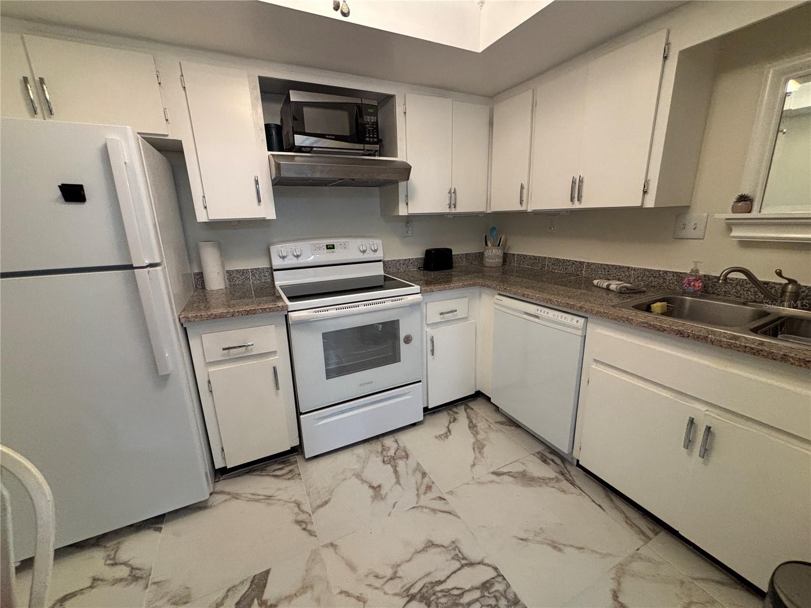 IMPERIAL COVE 9 - Residential Lease