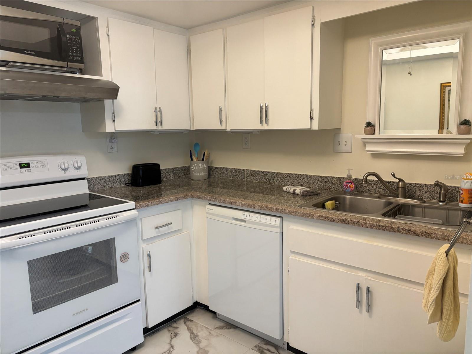 IMPERIAL COVE 9 - Residential Lease