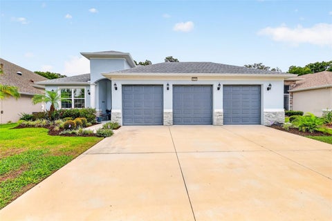 Tiny photo for 8220 Bridgeport Bay Circle, Mount Dora, FL 32757 (MLS # G5114836)