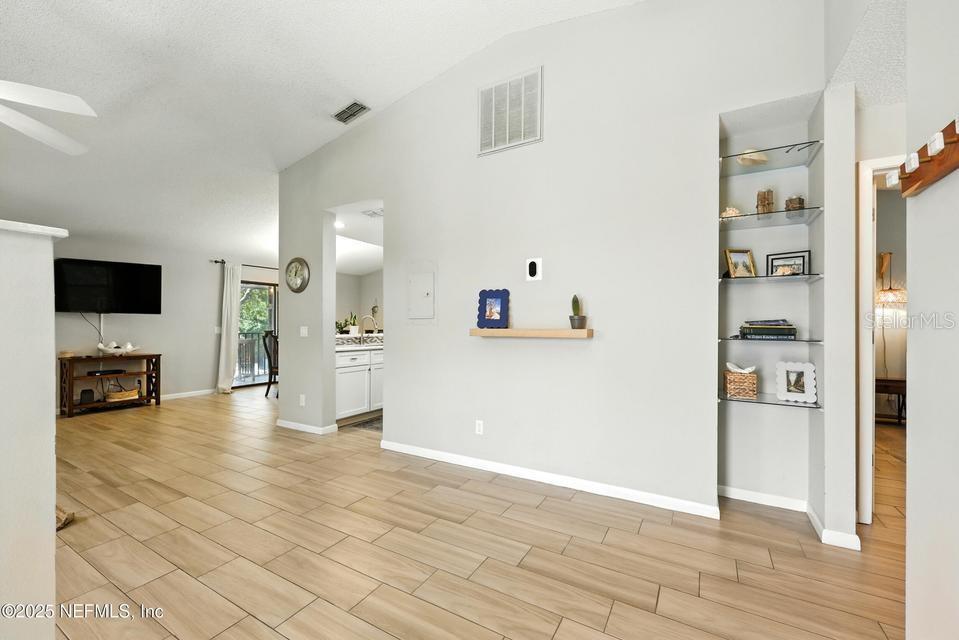 CONQUISTADOR APTS/ST AUGUSTNE - Residential