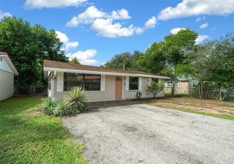 A home in TAVARES