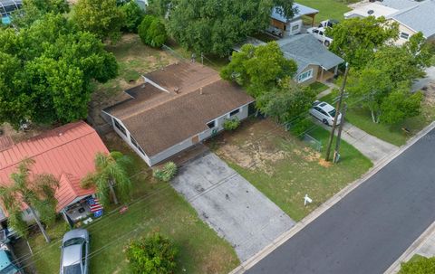 A home in TAVARES