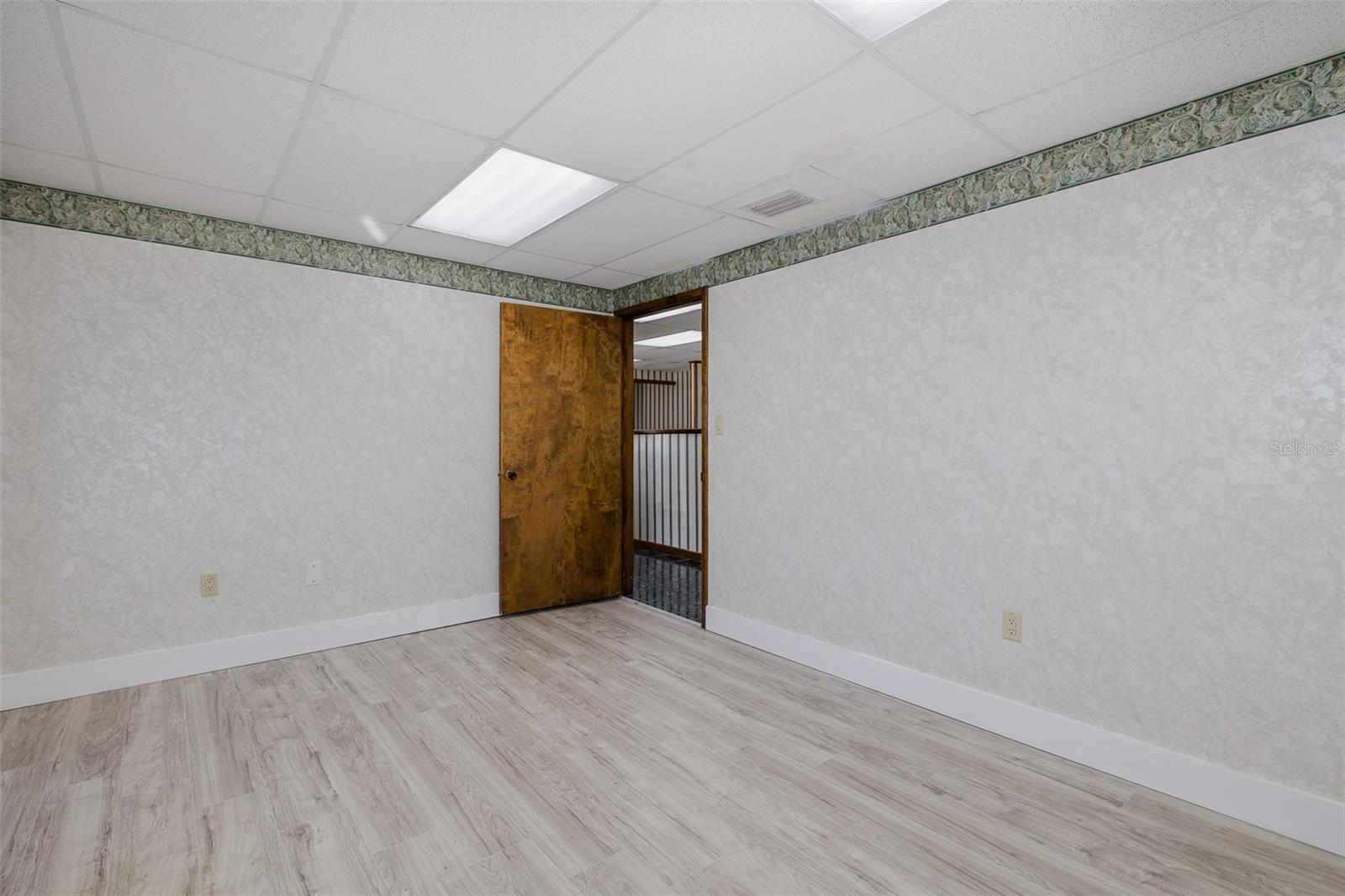 PORT RICHEY LAND CO SUB - Commercial Lease