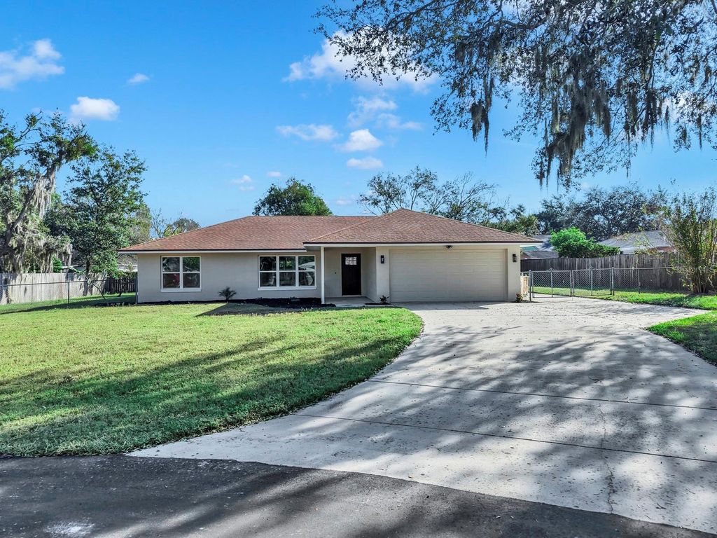 Photo of 2954 Jennifer Drive, Lakeland, FL 33810 (MLS # L4957720)