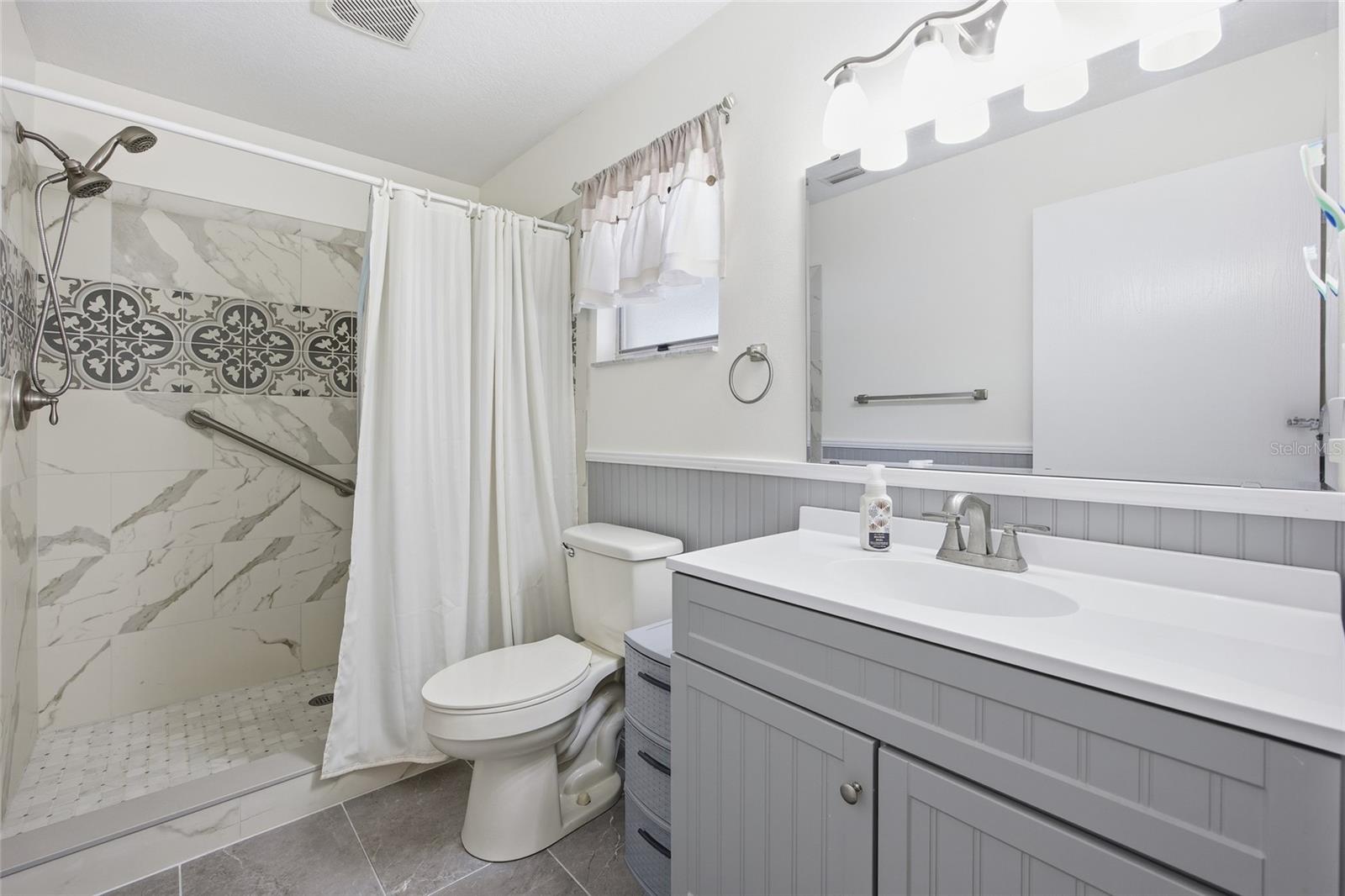 ON TOP OF THE WORLD - Residential