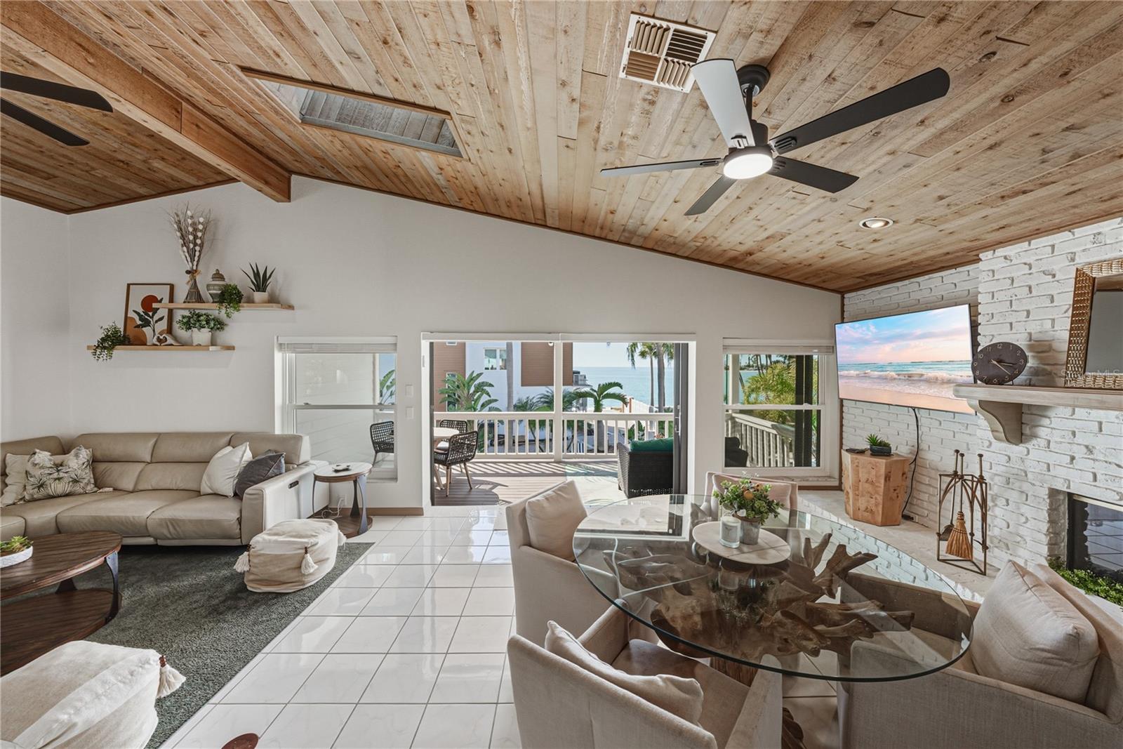 TIERRA VERDE UNIT 1 4TH REP - Residential