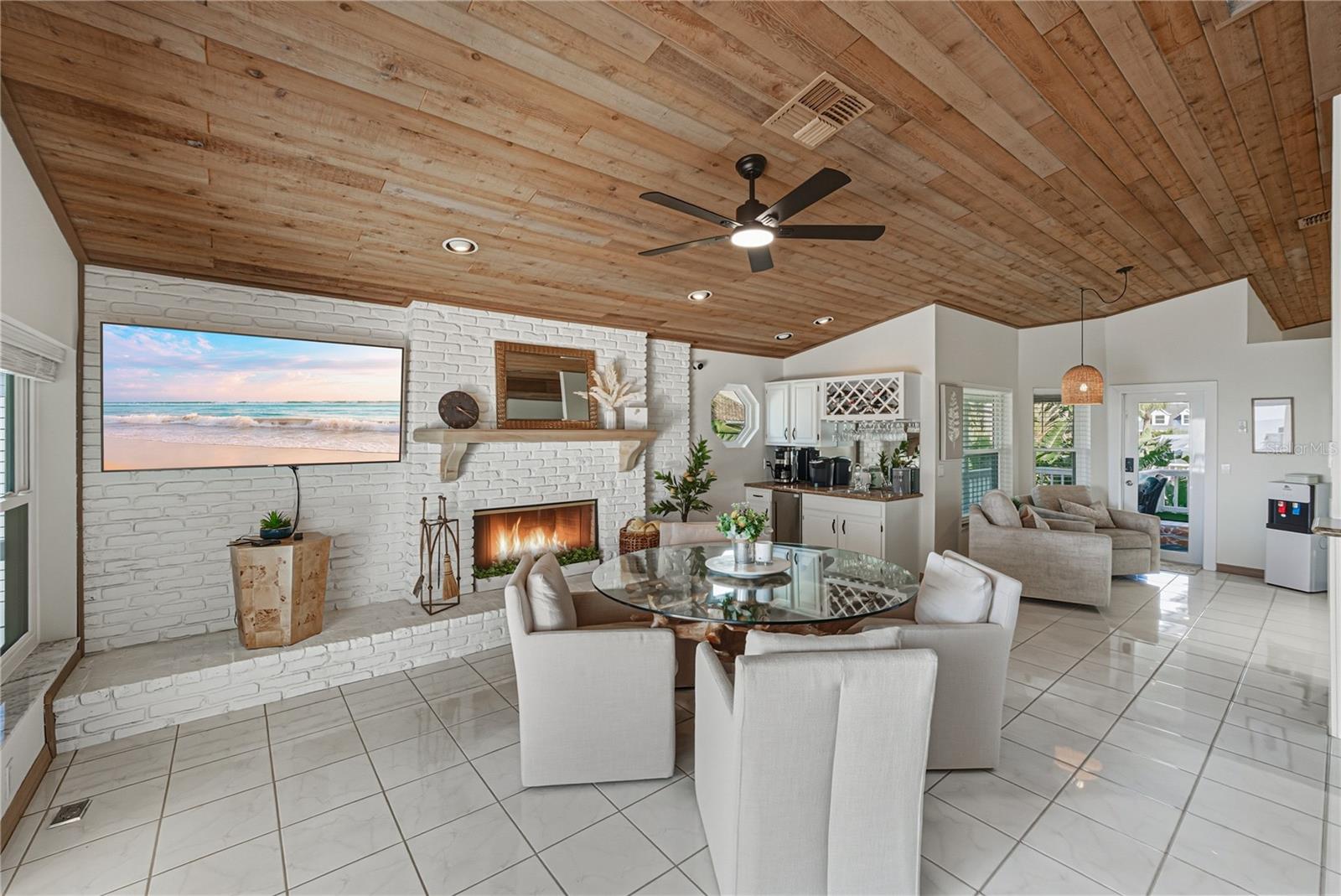 TIERRA VERDE UNIT 1 4TH REP - Residential