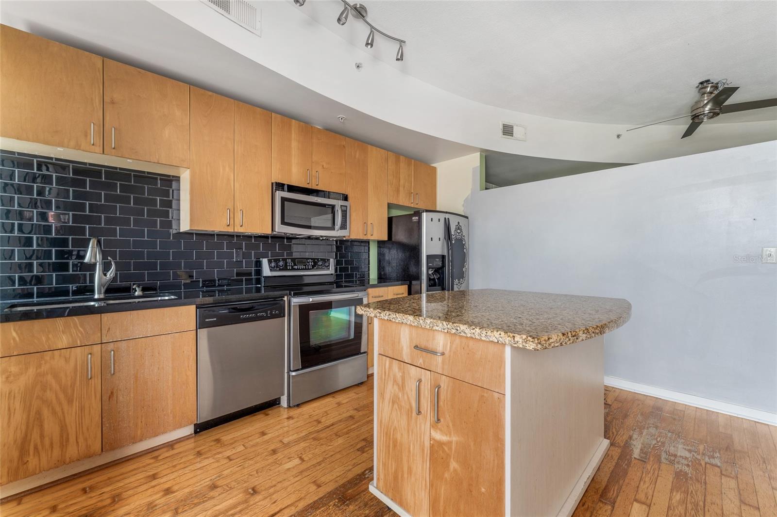 155 S COURT AVENUE 11074