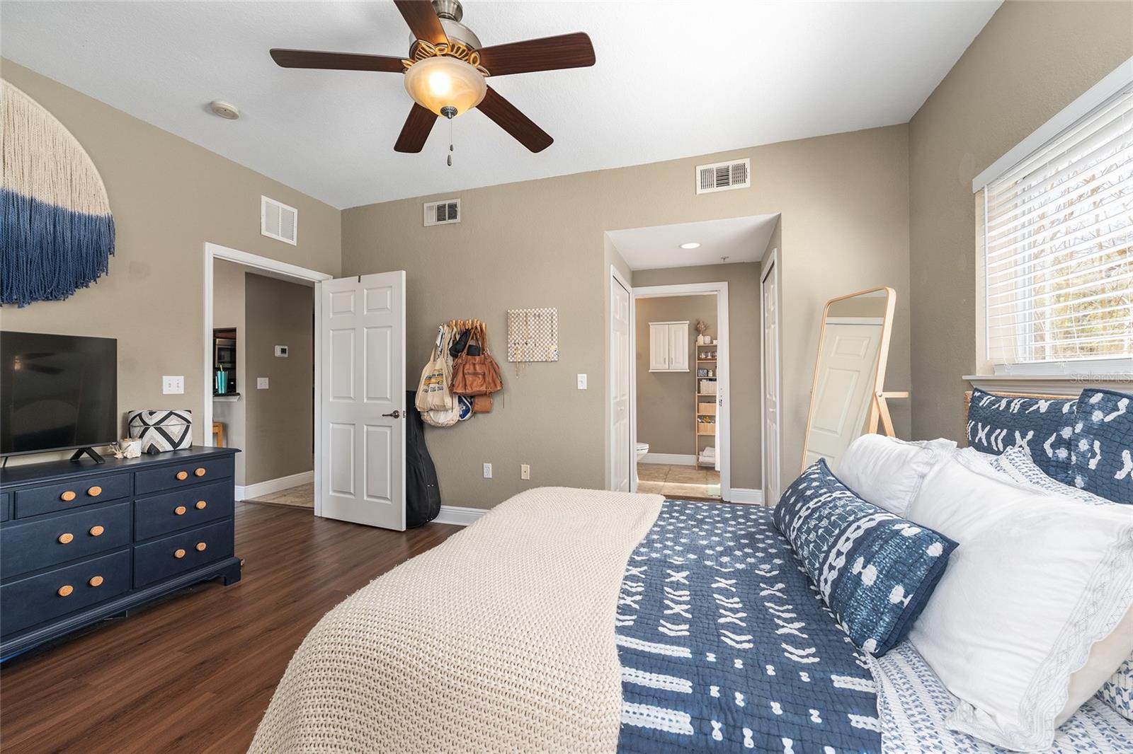 NANTUCKET WALK CONDO - Residential