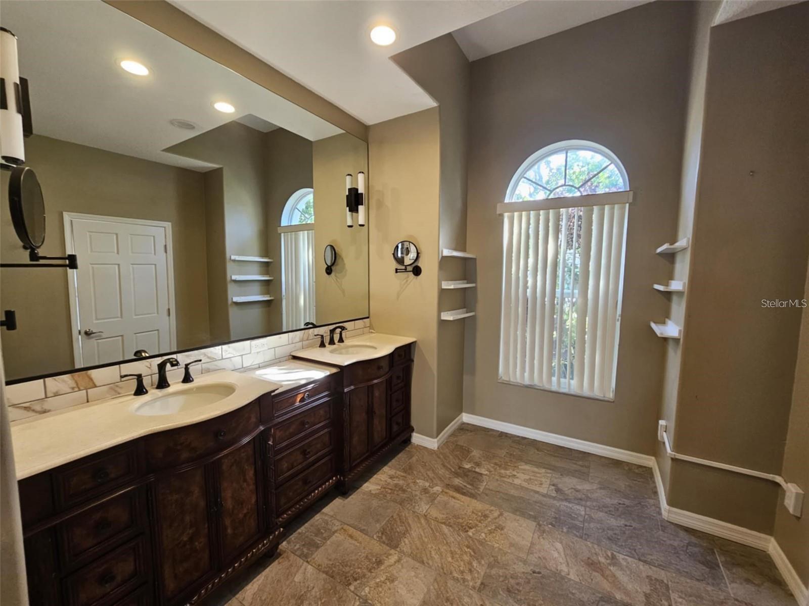 RIVER CLUB SOUTH SUBPHASE I - Residential Lease