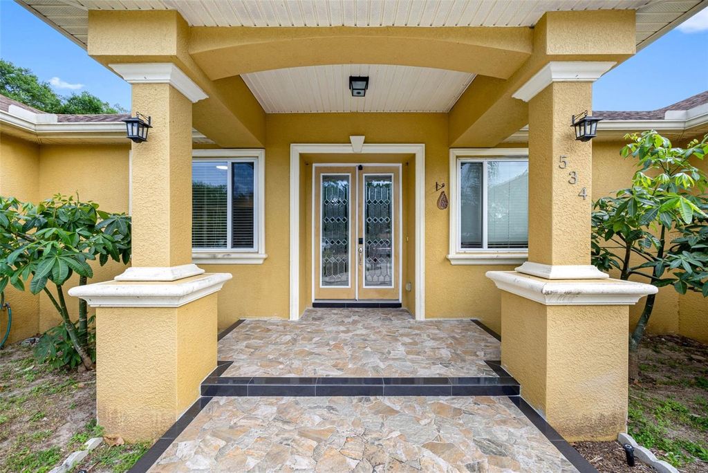 Photo of 534 Berkley Avenue, Tarpon Springs, FL 34689 (MLS # TB8482005)