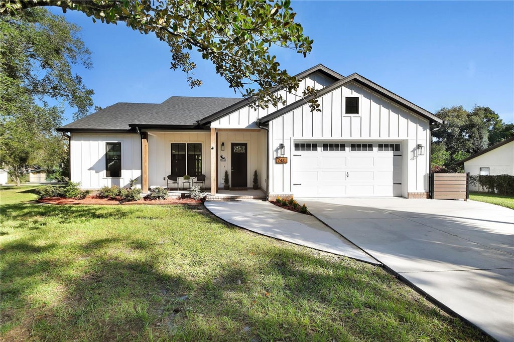 Photo of 743 W Florence Avenue, Deland, FL 32720 (MLS # V4951961)
