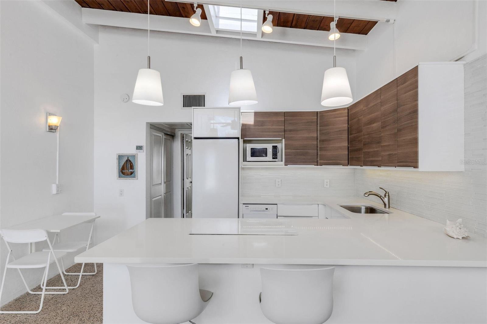 SEA CREST APTS - Residential