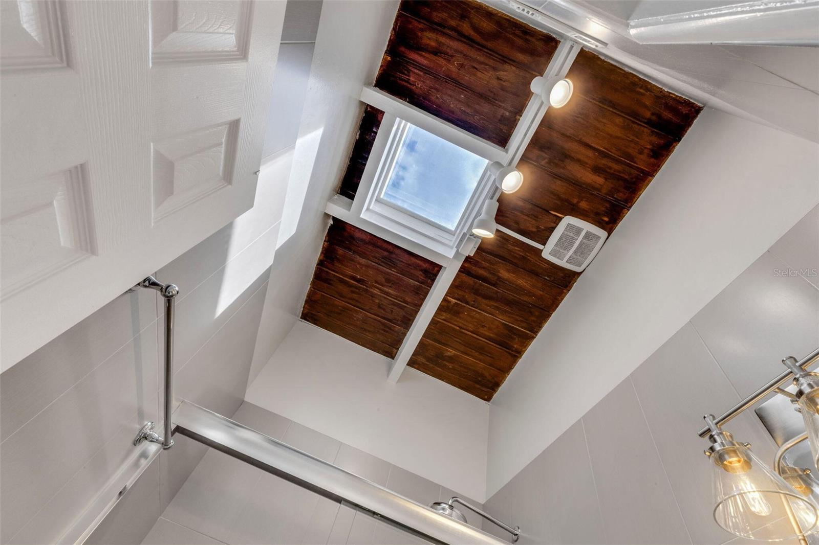 SEA CREST APTS - Residential