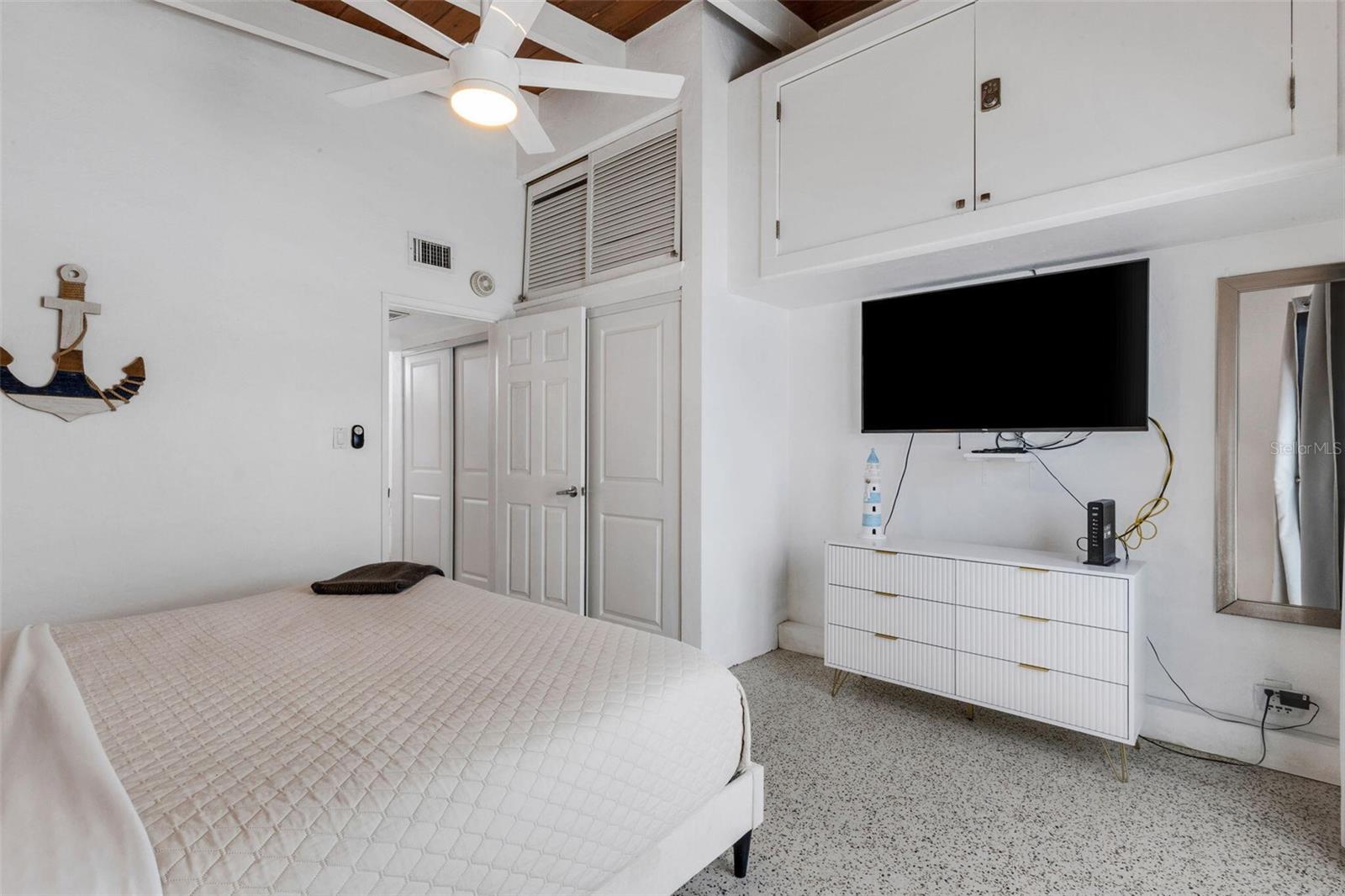 SEA CREST APTS - Residential