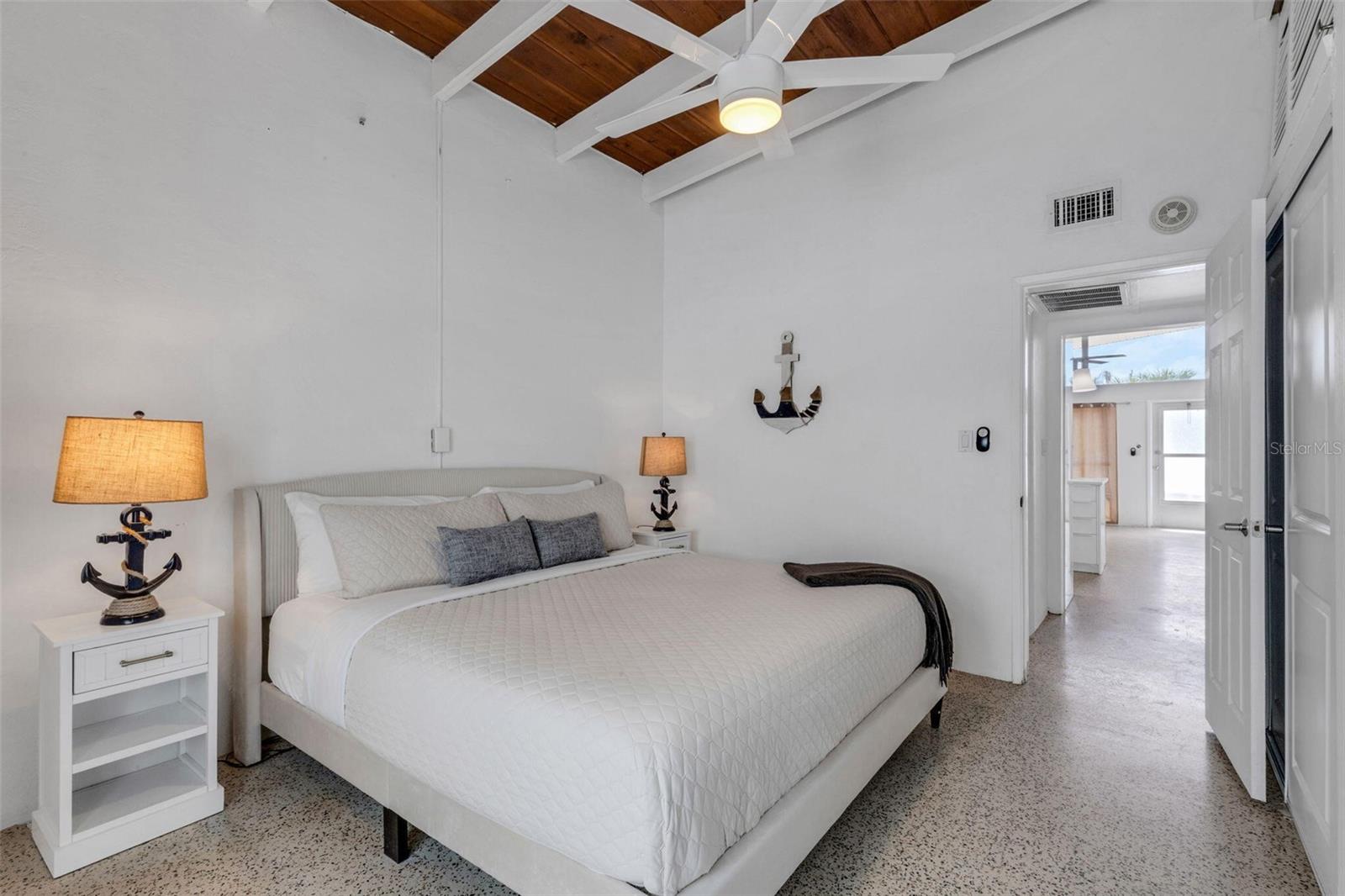 SEA CREST APTS - Residential