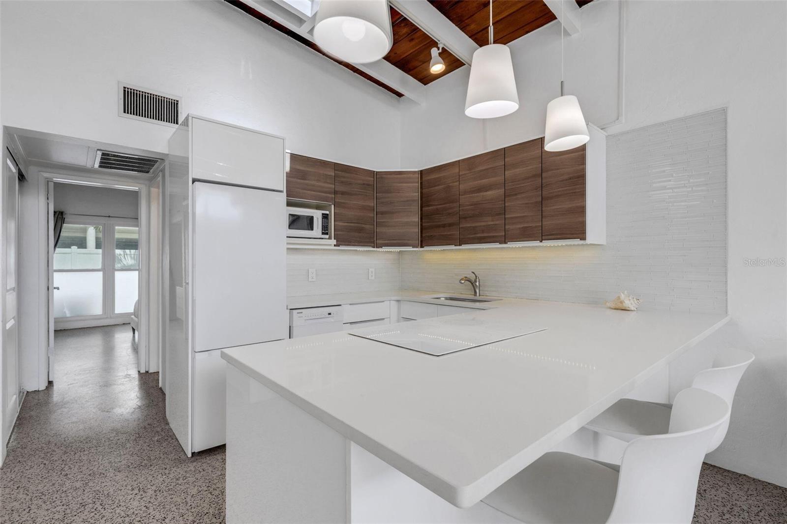 SEA CREST APTS - Residential