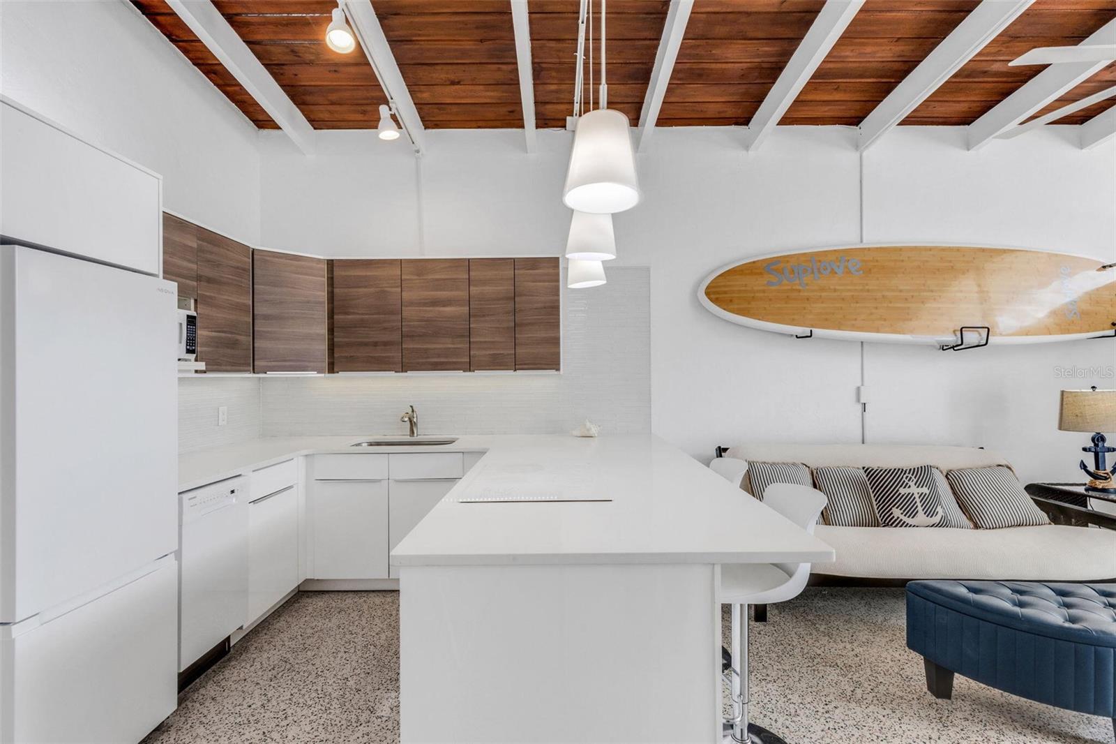 SEA CREST APTS - Residential