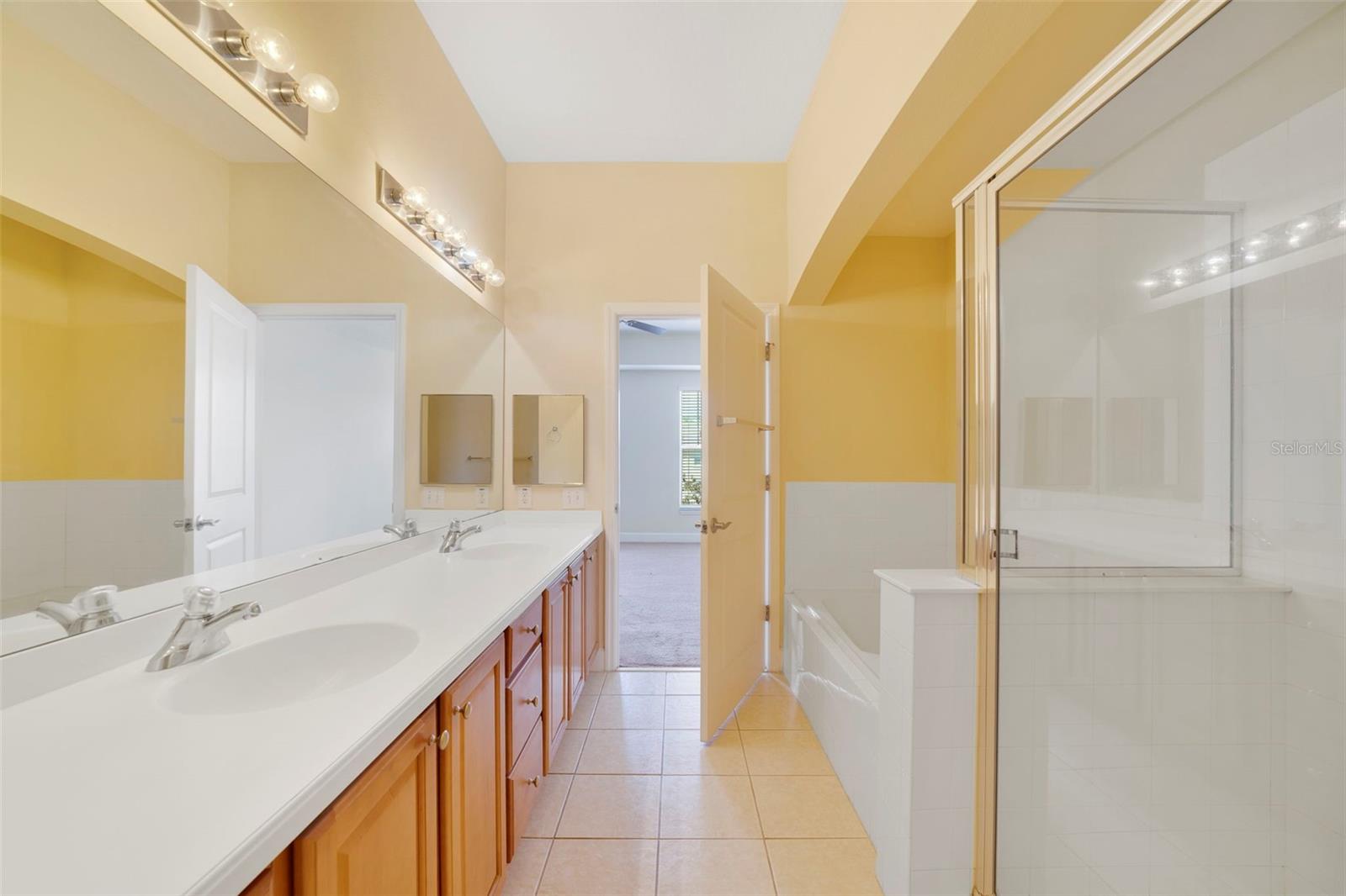 ARTISAN CLUB CONDO PH 2 - Residential